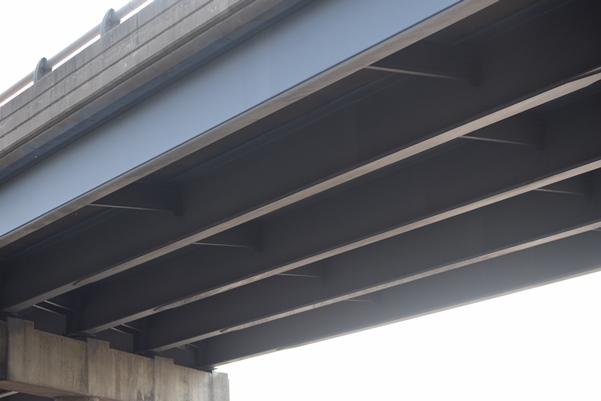 This concrete deck bridge with a MCU three-coat system was rated as very good.